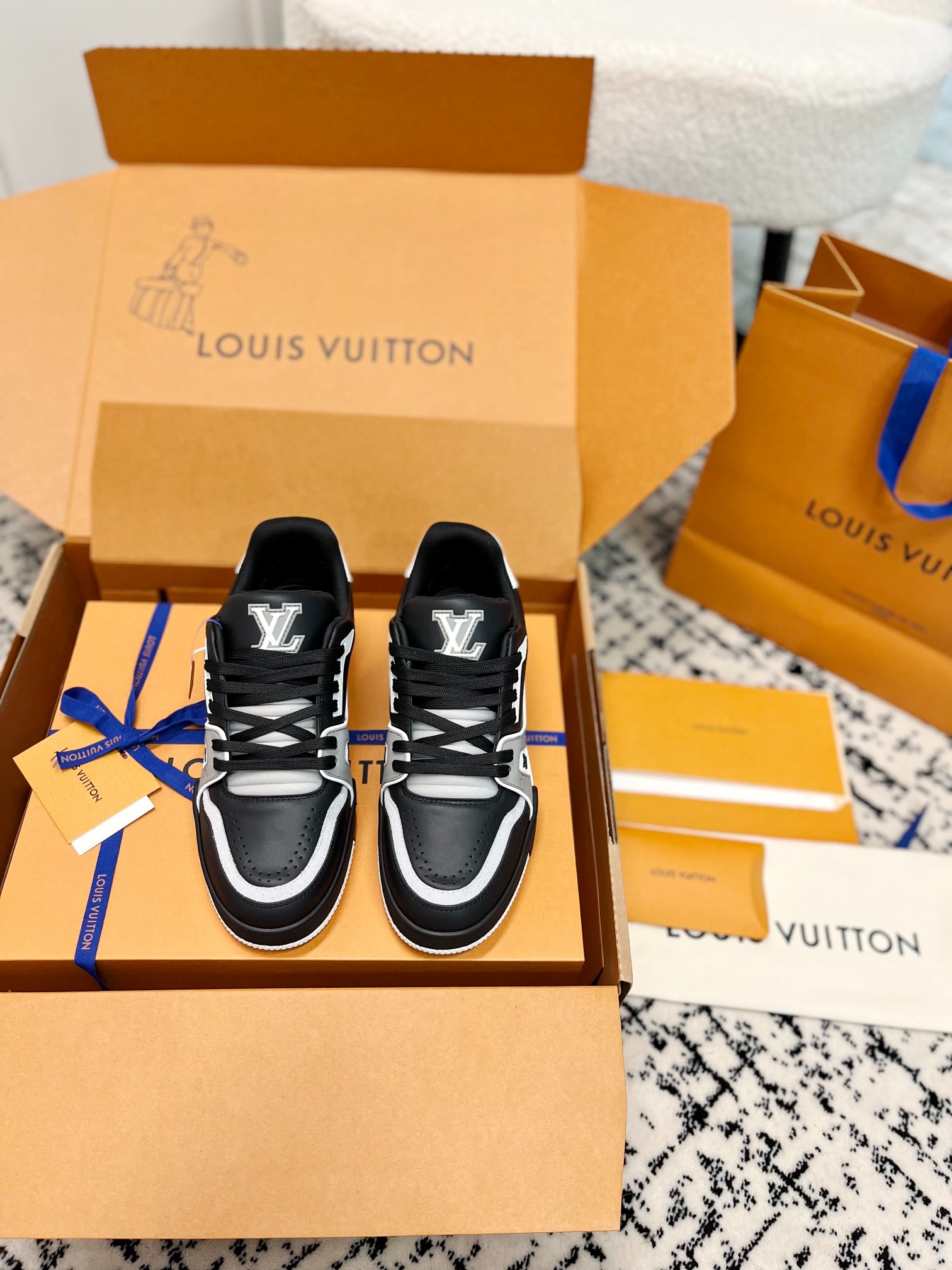 2026SS LV Trainer スニーカー ブラック ユニセックス 