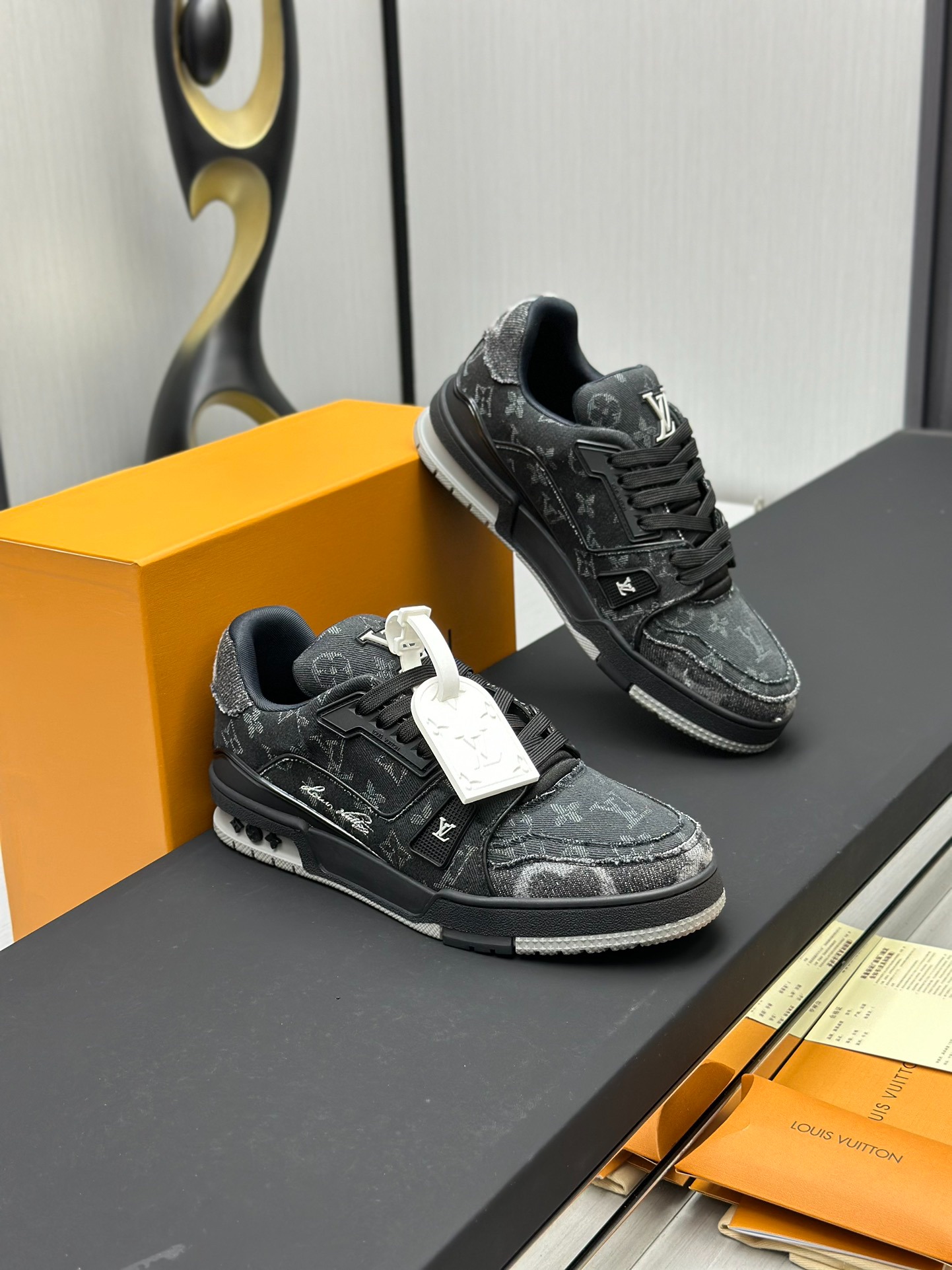 2026SS LV Trainer スニーカー ブラック ユニセックス 