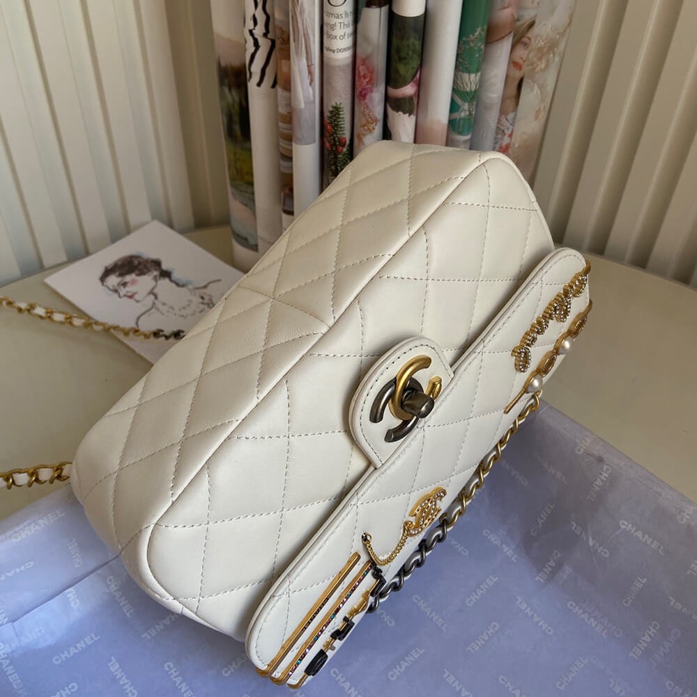 【入手困難】25ans雑誌掲載！中条あやみ愛用Chanel Pearls Charms Mini Flap Bag AS2978
