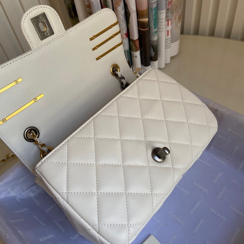 【入手困難】25ans雑誌掲載！中条あやみ愛用Chanel Pearls Charms Mini Flap Bag AS2978