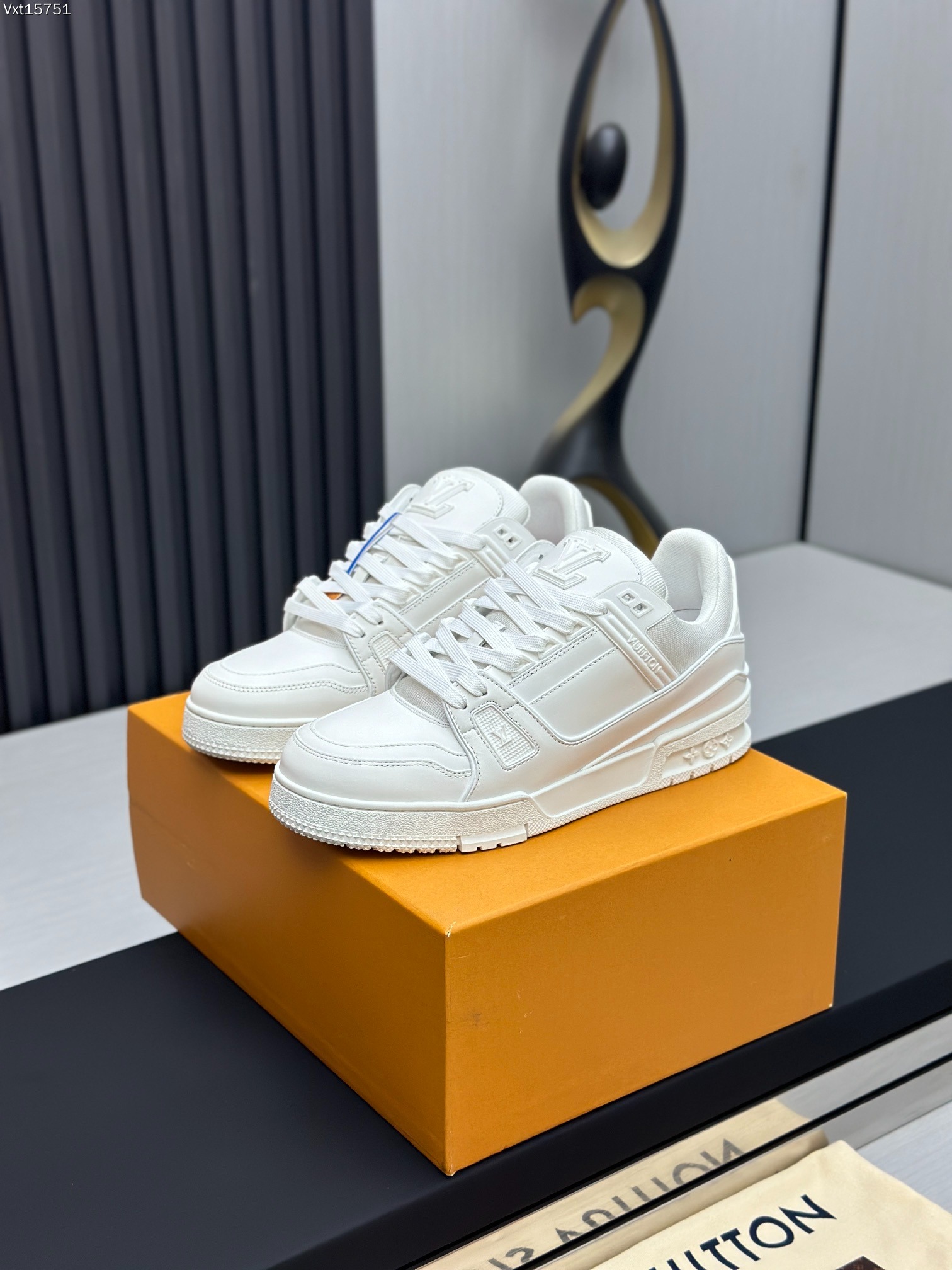 2026SS LV Trainer スニーカー ユニセックス
