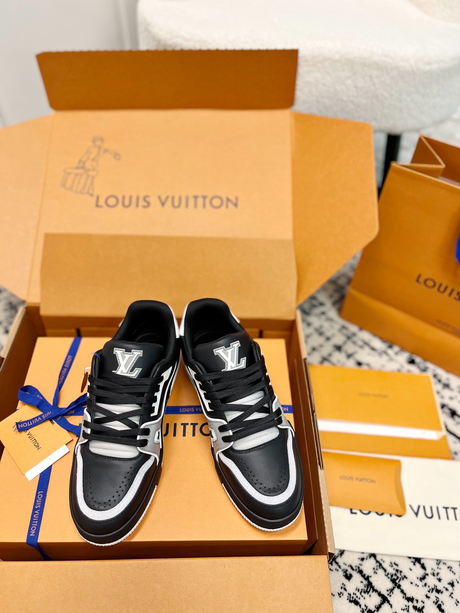 2026SS LV Trainer スニーカー ブラック ユニセックス 