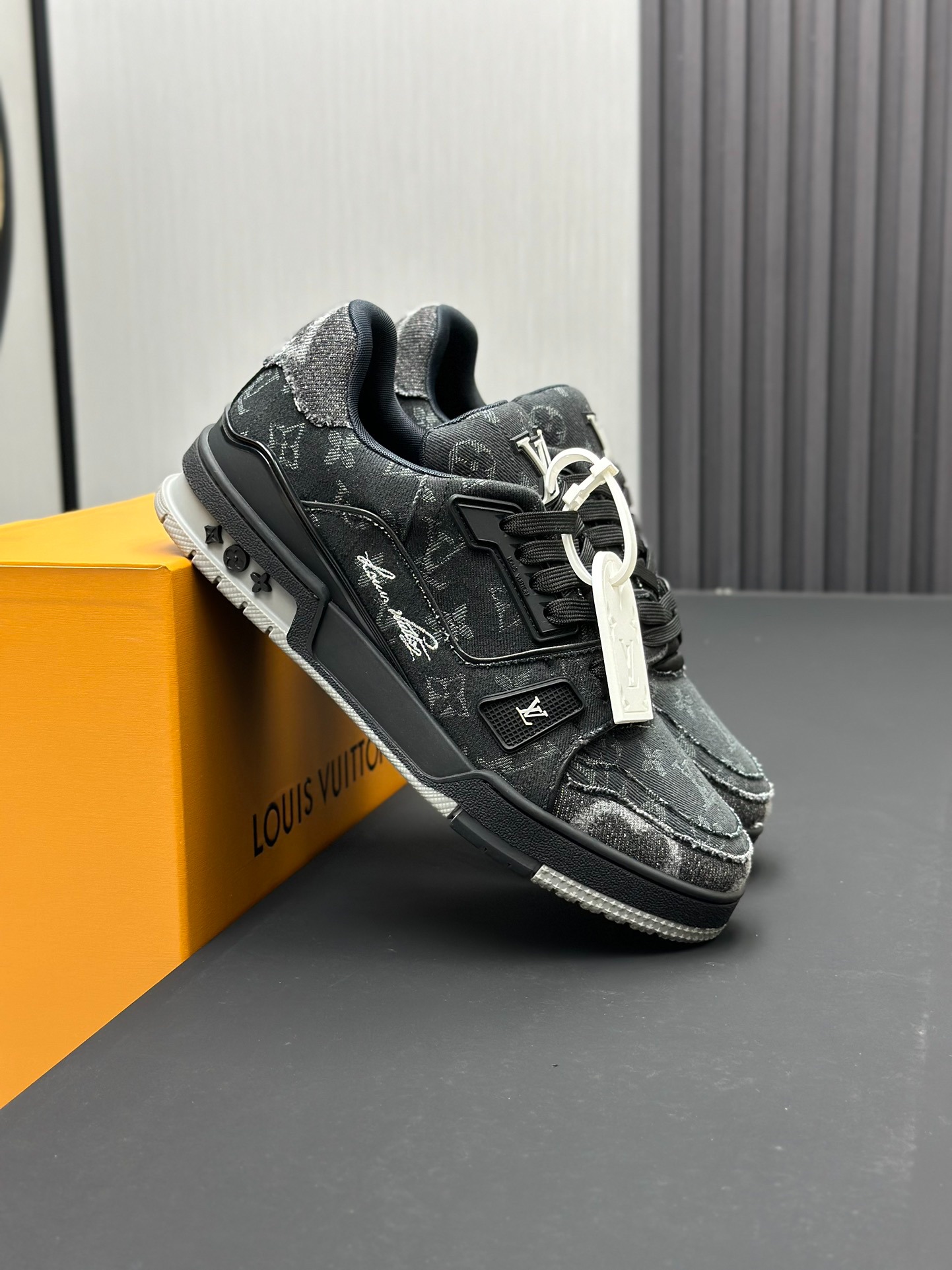 2026SS LV Trainer スニーカー ブラック ユニセックス 