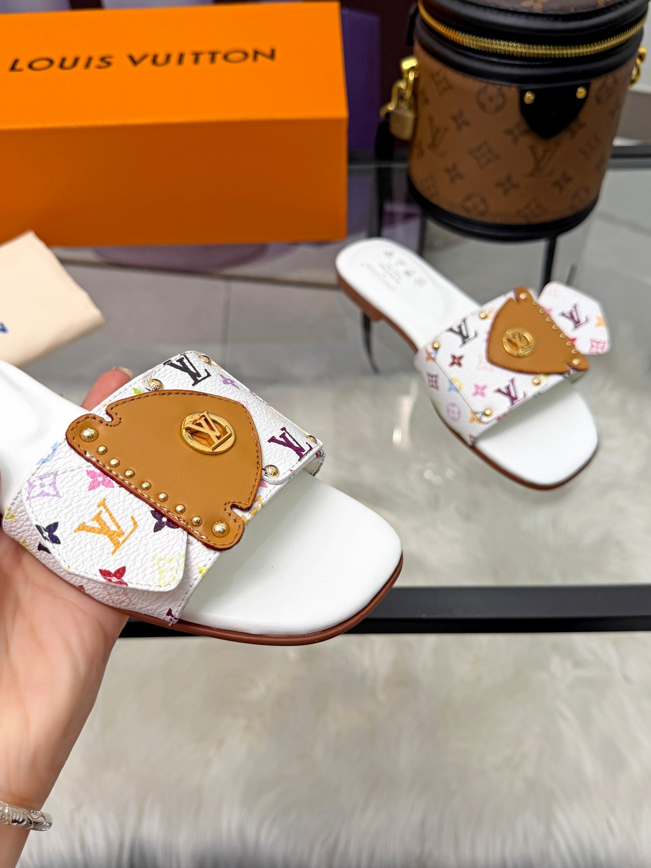 2026年新作 LV サンダル レディース