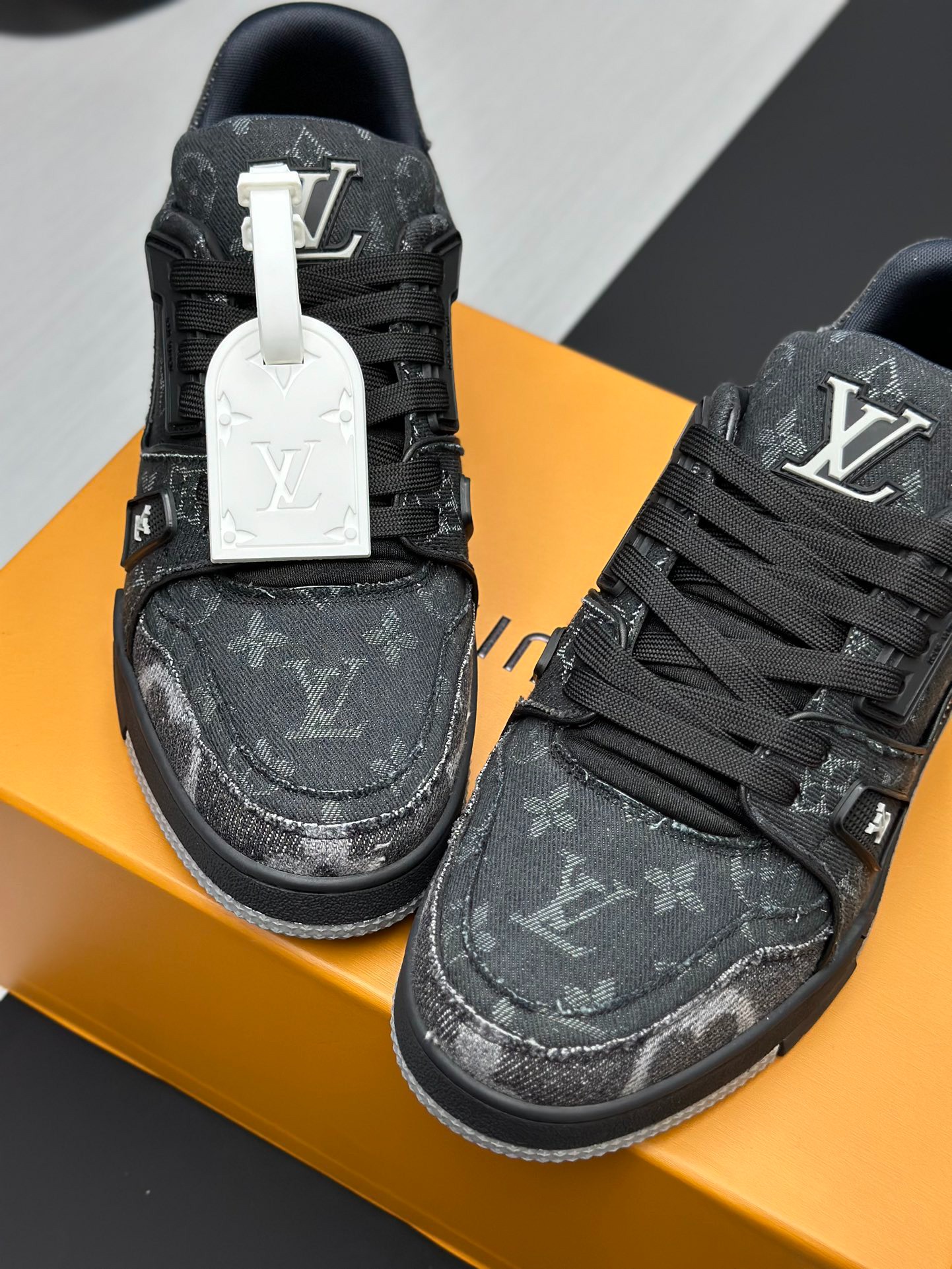 2026SS LV Trainer スニーカー ブラック ユニセックス 