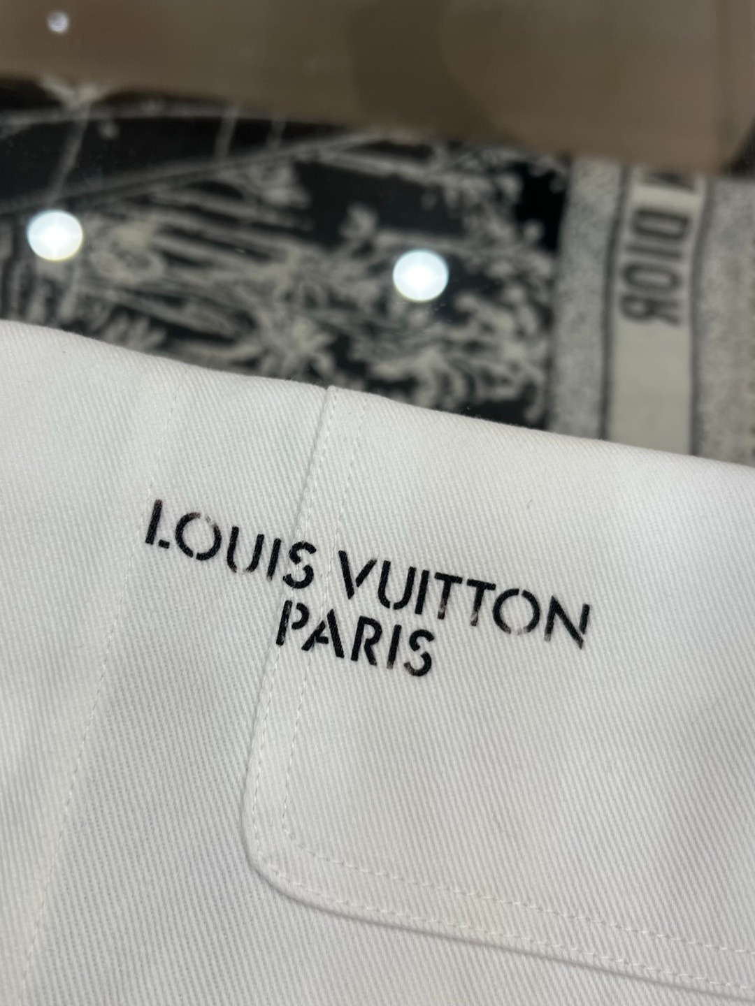 新作 LV FW26 メンズ プリント入りコットン製シングルブレスト長袖シャツ