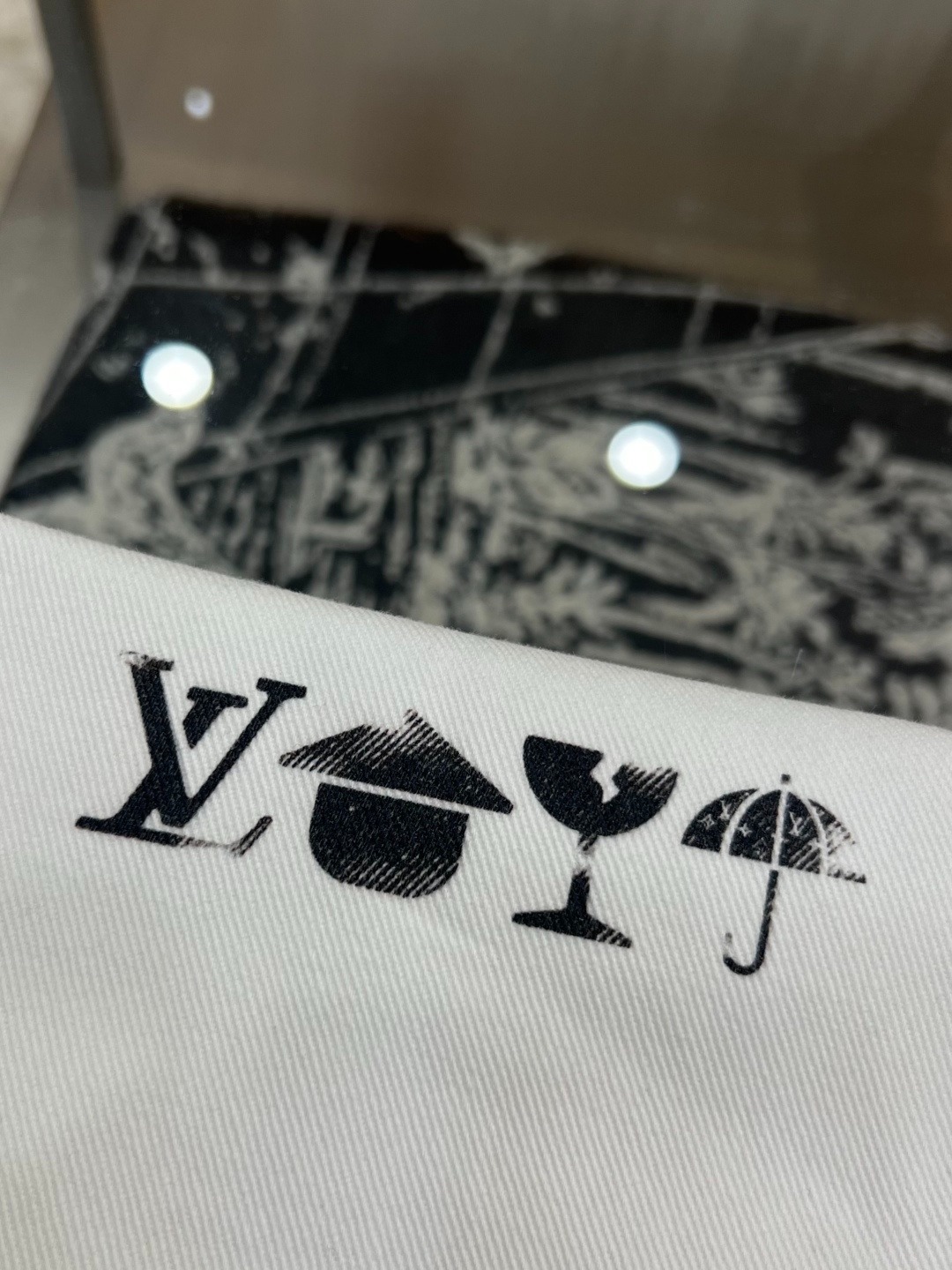 新作 LV FW26 メンズ プリント入りコットン製シングルブレスト長袖シャツ