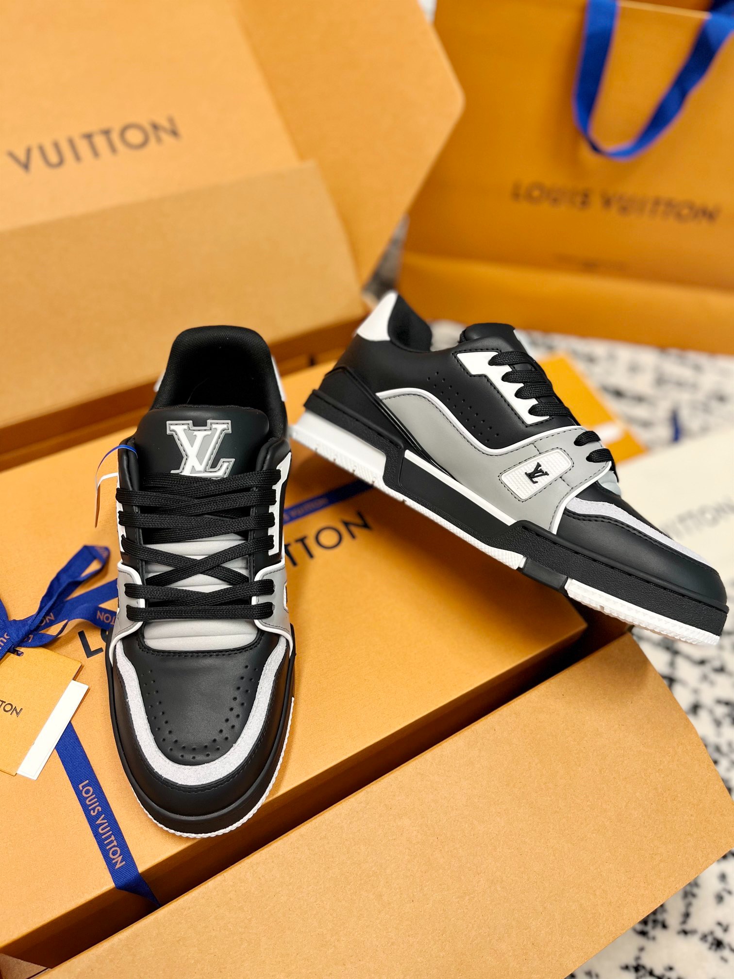 2026SS LV Trainer スニーカー ブラック ユニセックス 