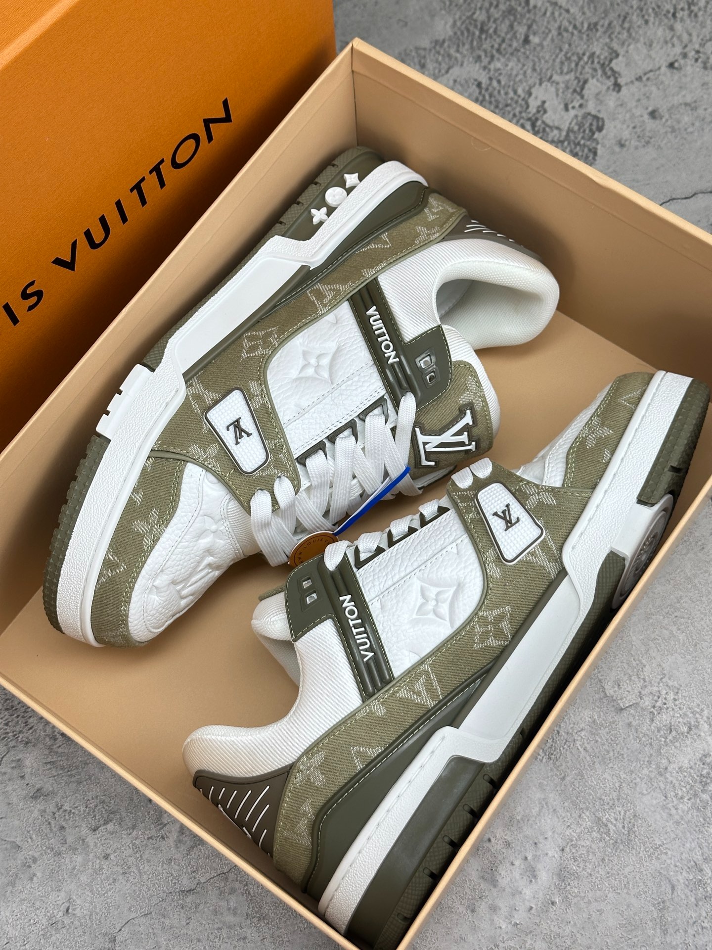 2026SS LV Trainer スニーカー  ユニセックス 