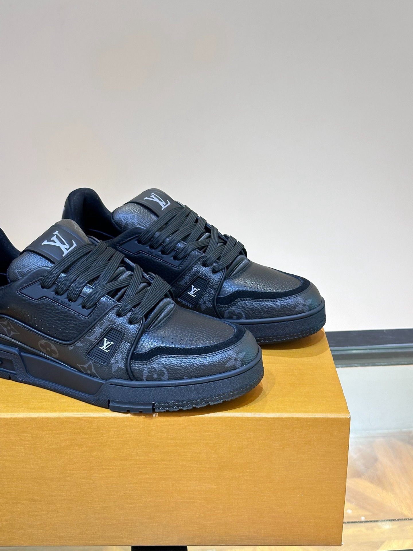 2026SS LV Trainer スニーカー ブラック ユニセックス 