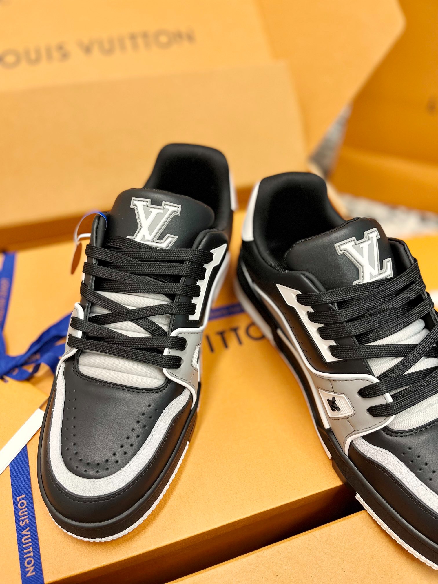 2026SS LV Trainer スニーカー ブラック ユニセックス 