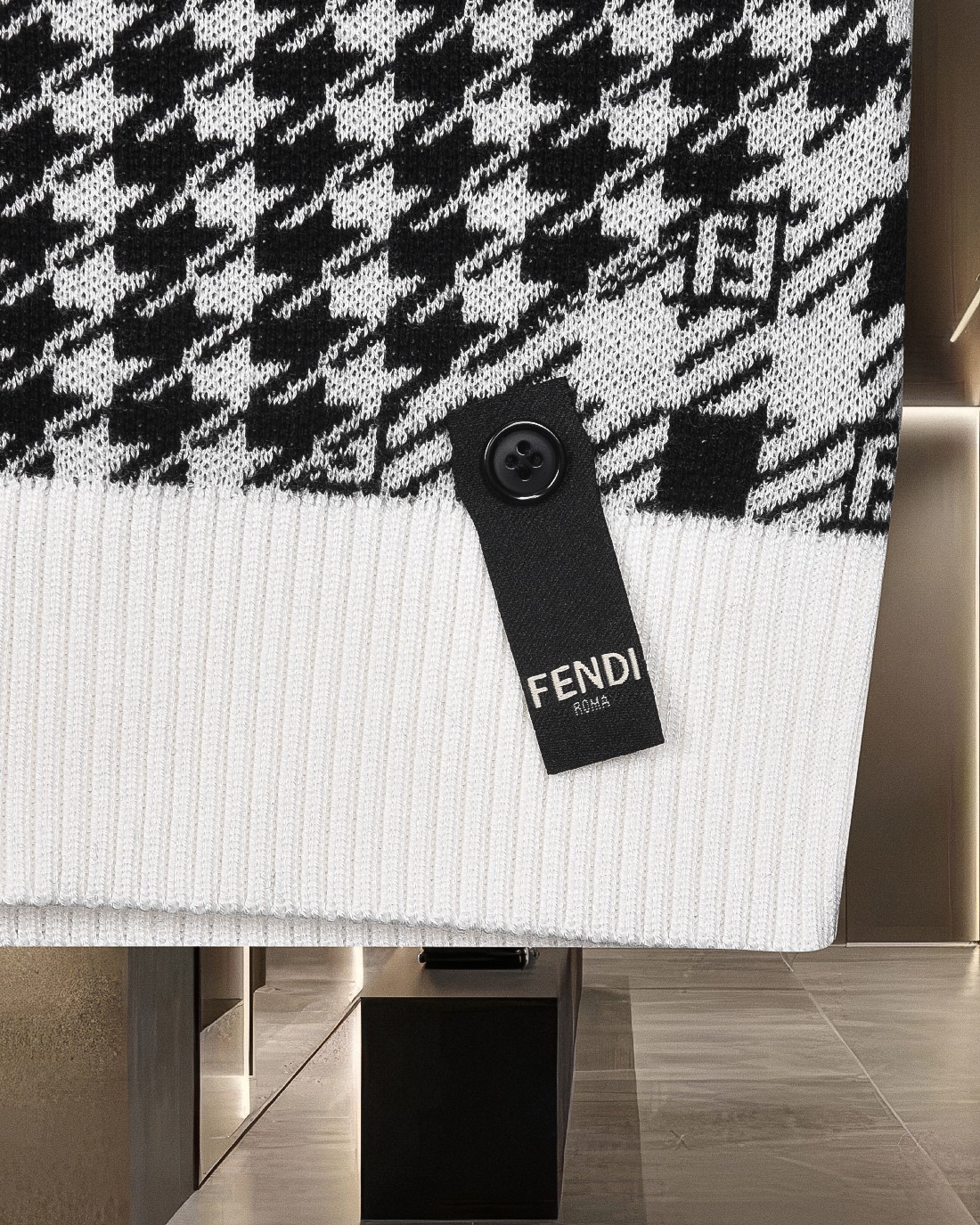 【FENDI】フェンディ長袖 セーター 男女兼用！