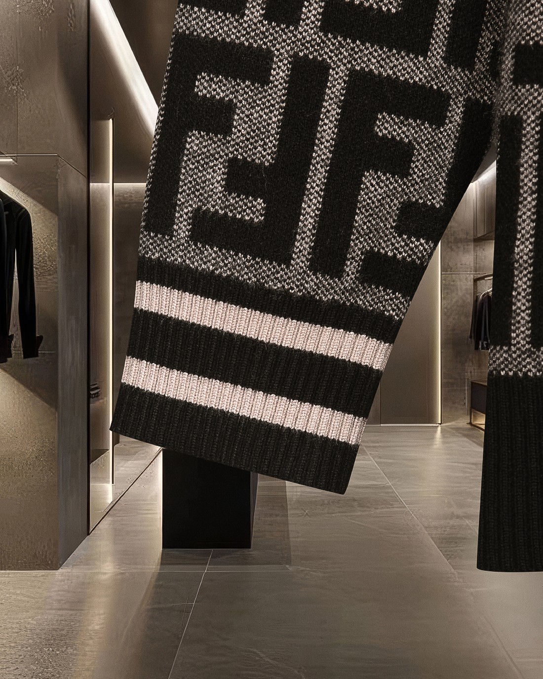 【FENDI】フェンディ長袖 セーター 男女兼用！
