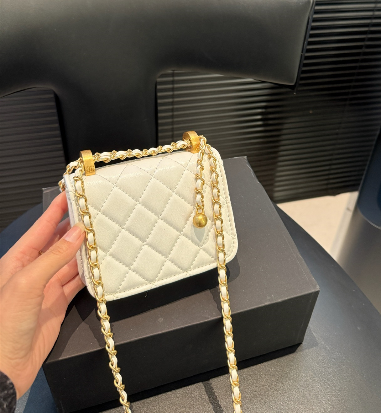 シャネル(Chanel)  新作 25C チェーン ミニ 財布  12.5X9.5cm
