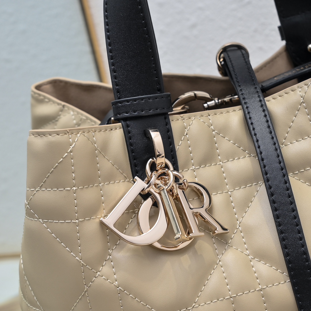 ディオール(Dior) Toujours  バッグ  23x15x15cm or 28.5x19x21cm