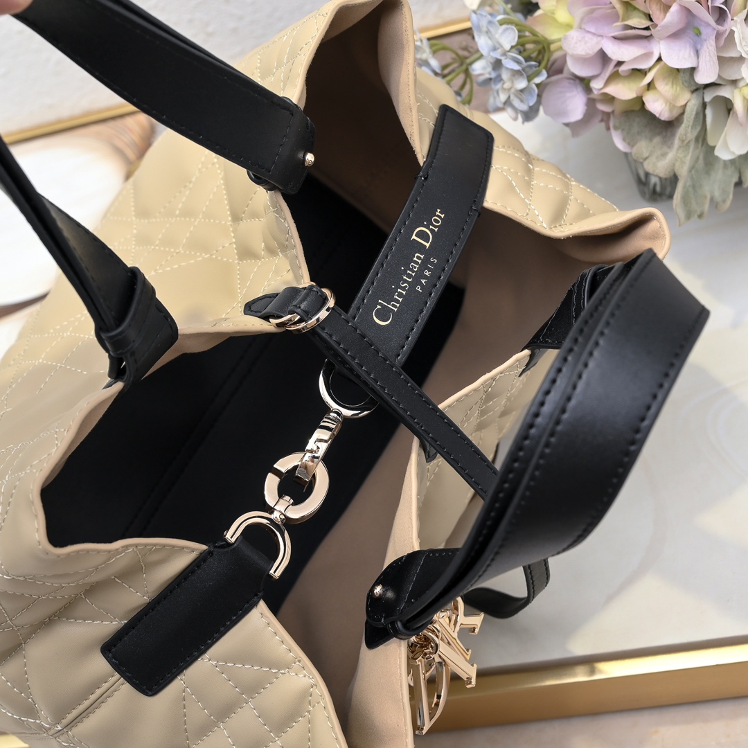 ディオール(Dior) Toujours  バッグ  23x15x15cm or 28.5x19x21cm
