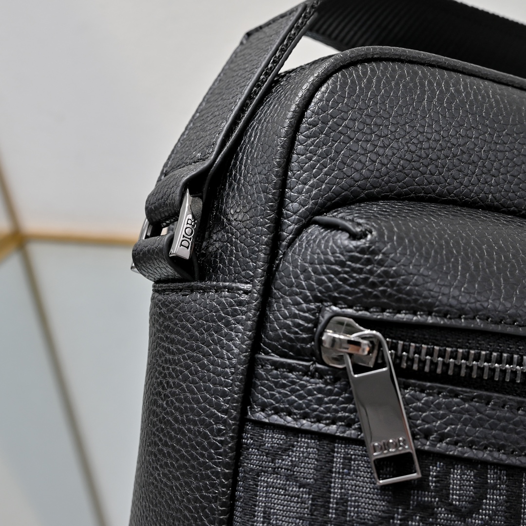 ディオール(Dior) Rider 2.0 バッグ  ショルダー 23 x 17 x 7.5cm
