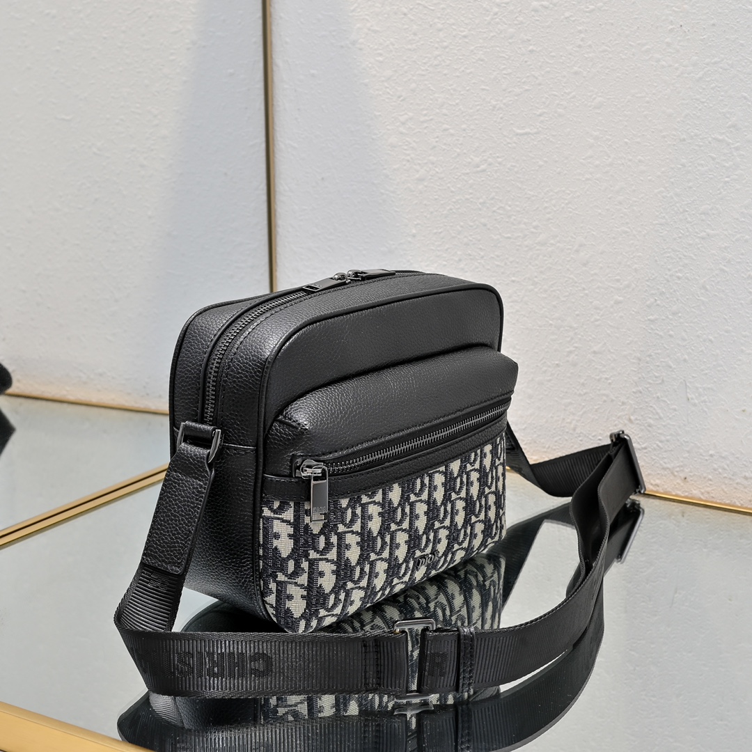 ディオール(Dior) Rider 2.0 バッグ  ショルダー 23 x 17 x 7.5cm