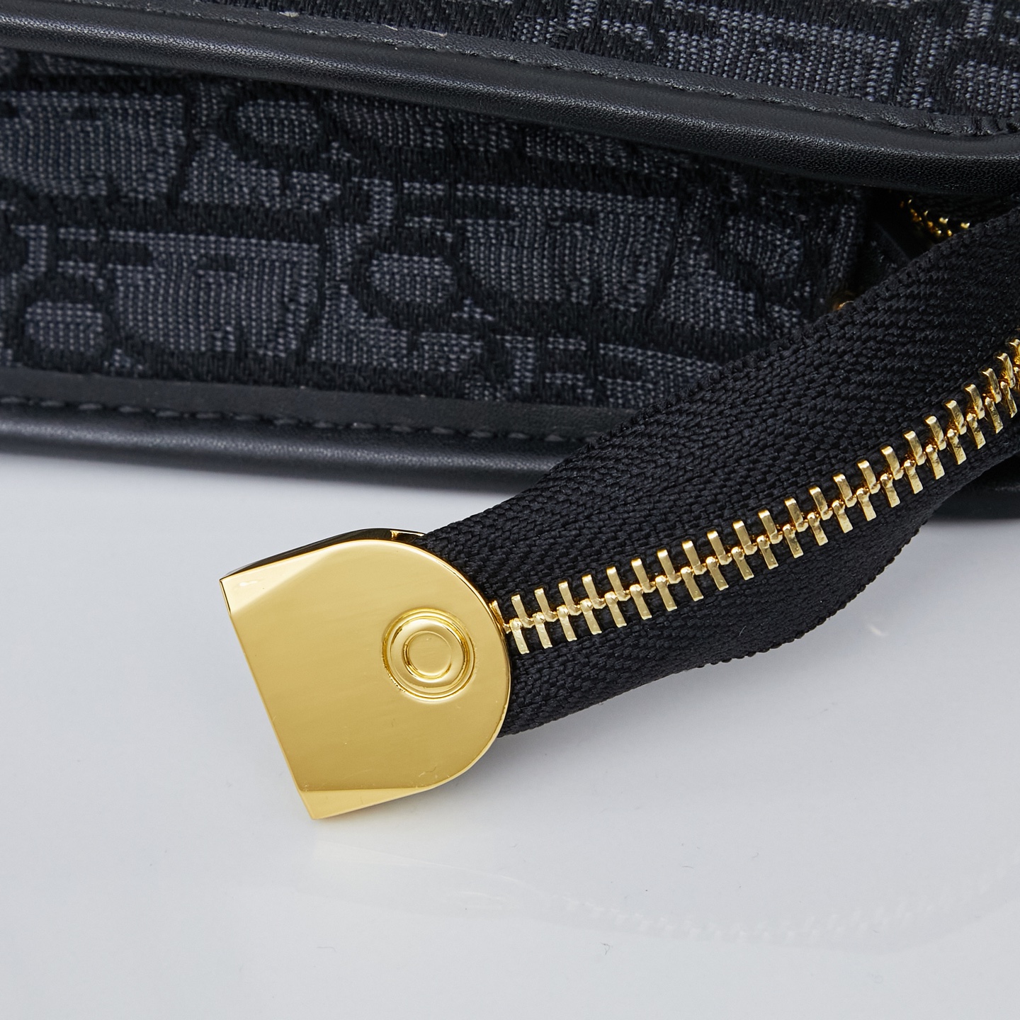 ディオール(Dior) MONTAIGNE POUCH バッグ  ショルダー 27 x 20 x 6cm