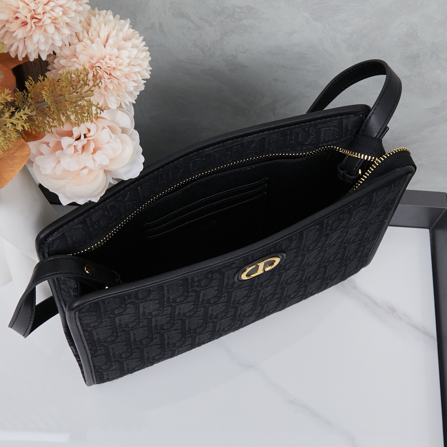 ディオール(Dior) MONTAIGNE POUCH バッグ  ショルダー 27 x 20 x 6cm