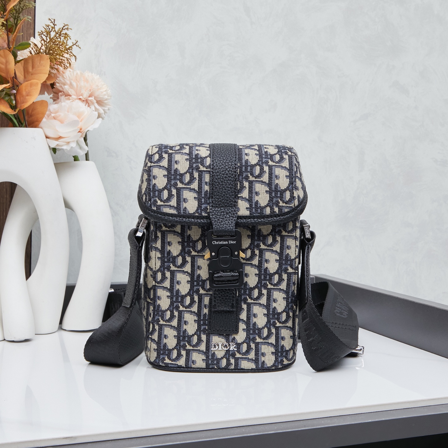 ディオール(Dior)新作 斜 めがけ バッグ  13 x 19 x 7cm