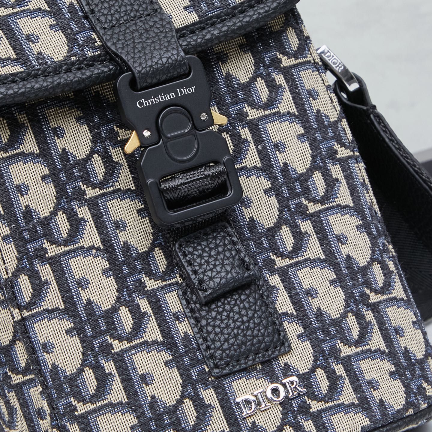 ディオール(Dior)新作 斜 めがけ バッグ  13 x 19 x 7cm