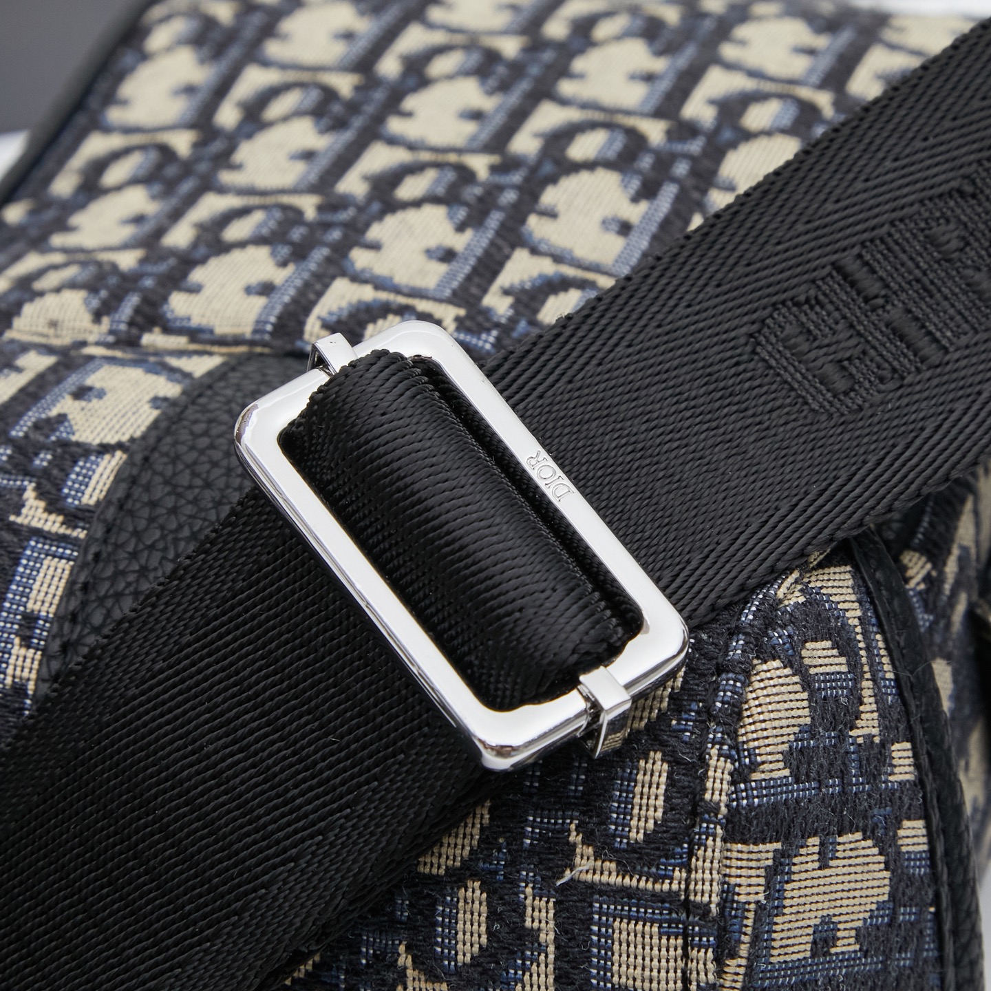 ディオール(Dior)新作 斜 めがけ バッグ  13 x 19 x 7cm