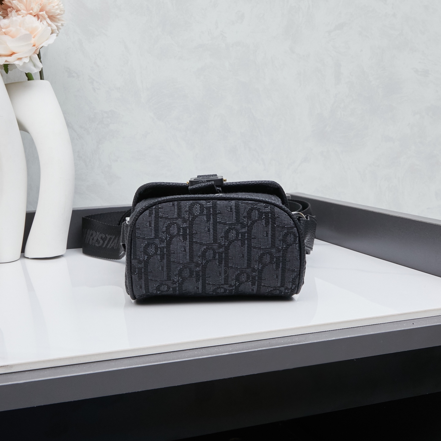 ディオール(Dior)新作 斜 めがけ バッグ  13 x 19 x 7cm
