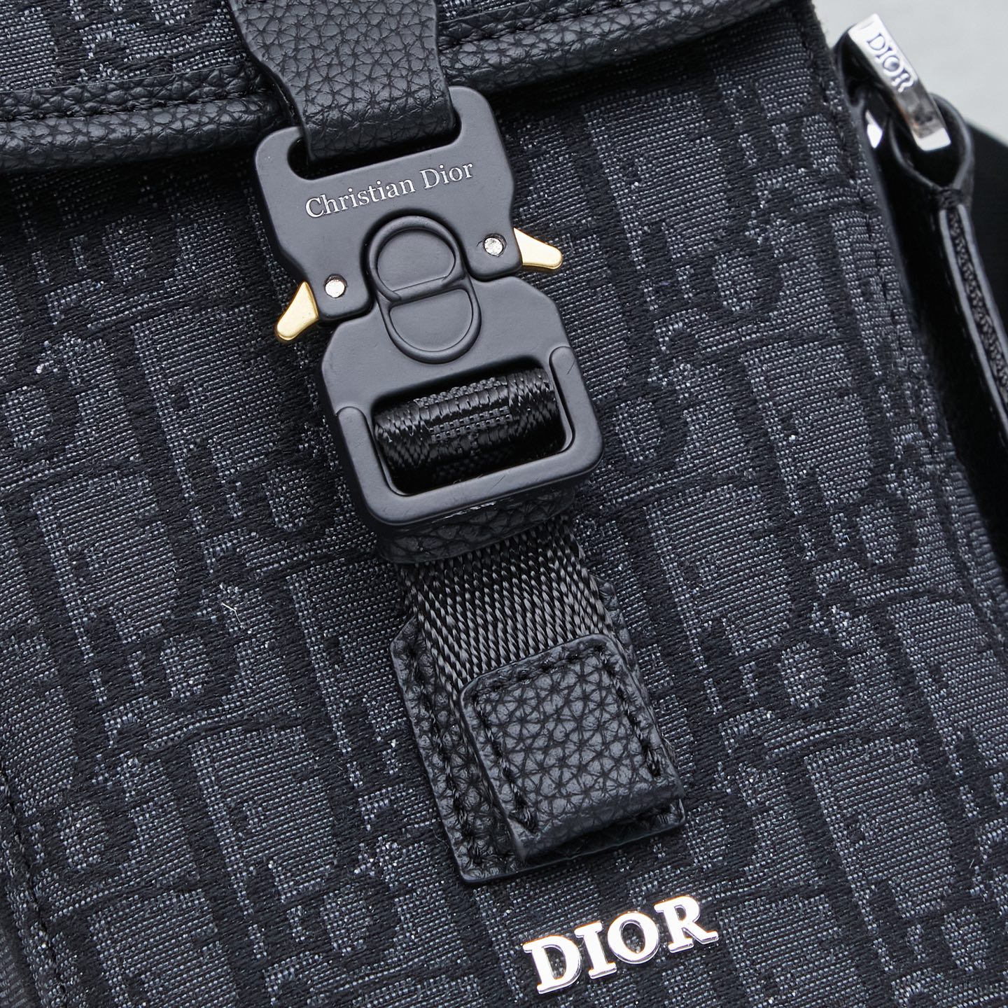 ディオール(Dior)新作 斜 めがけ バッグ  13 x 19 x 7cm