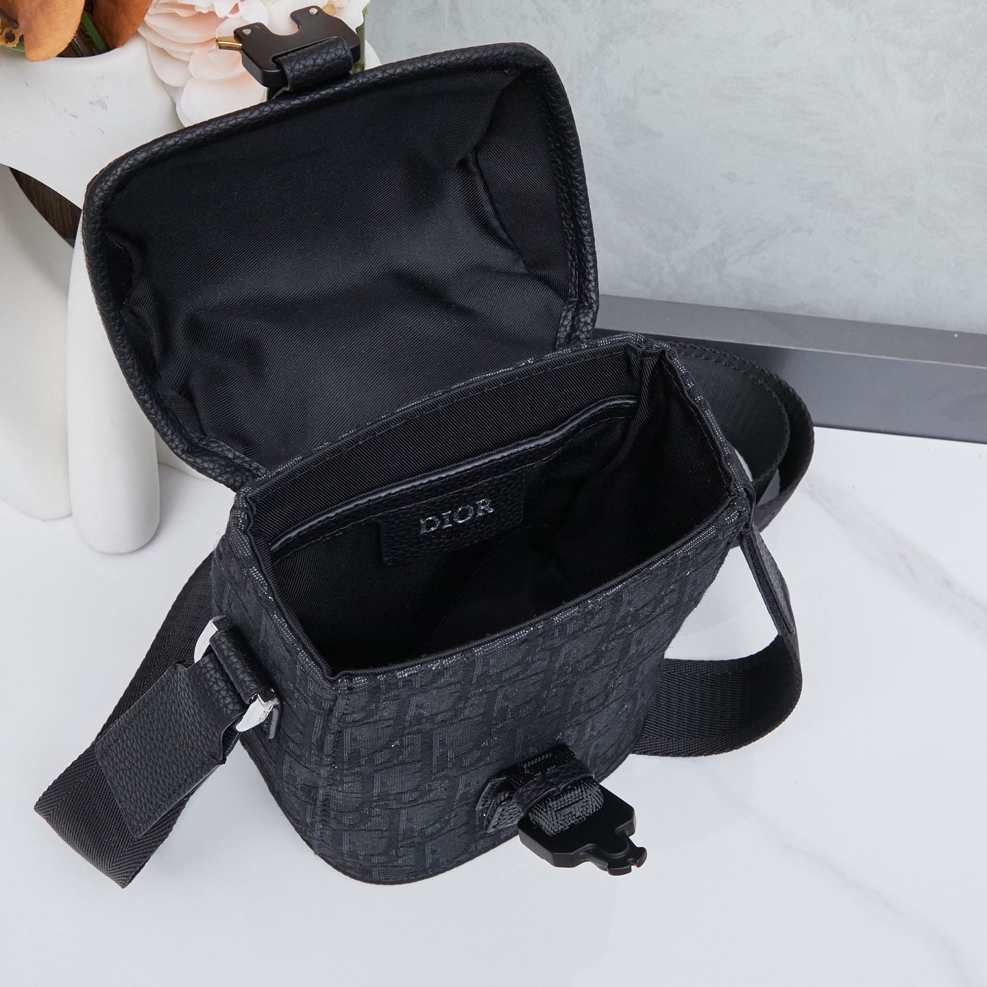 ディオール(Dior)新作 斜 めがけ バッグ  13 x 19 x 7cm