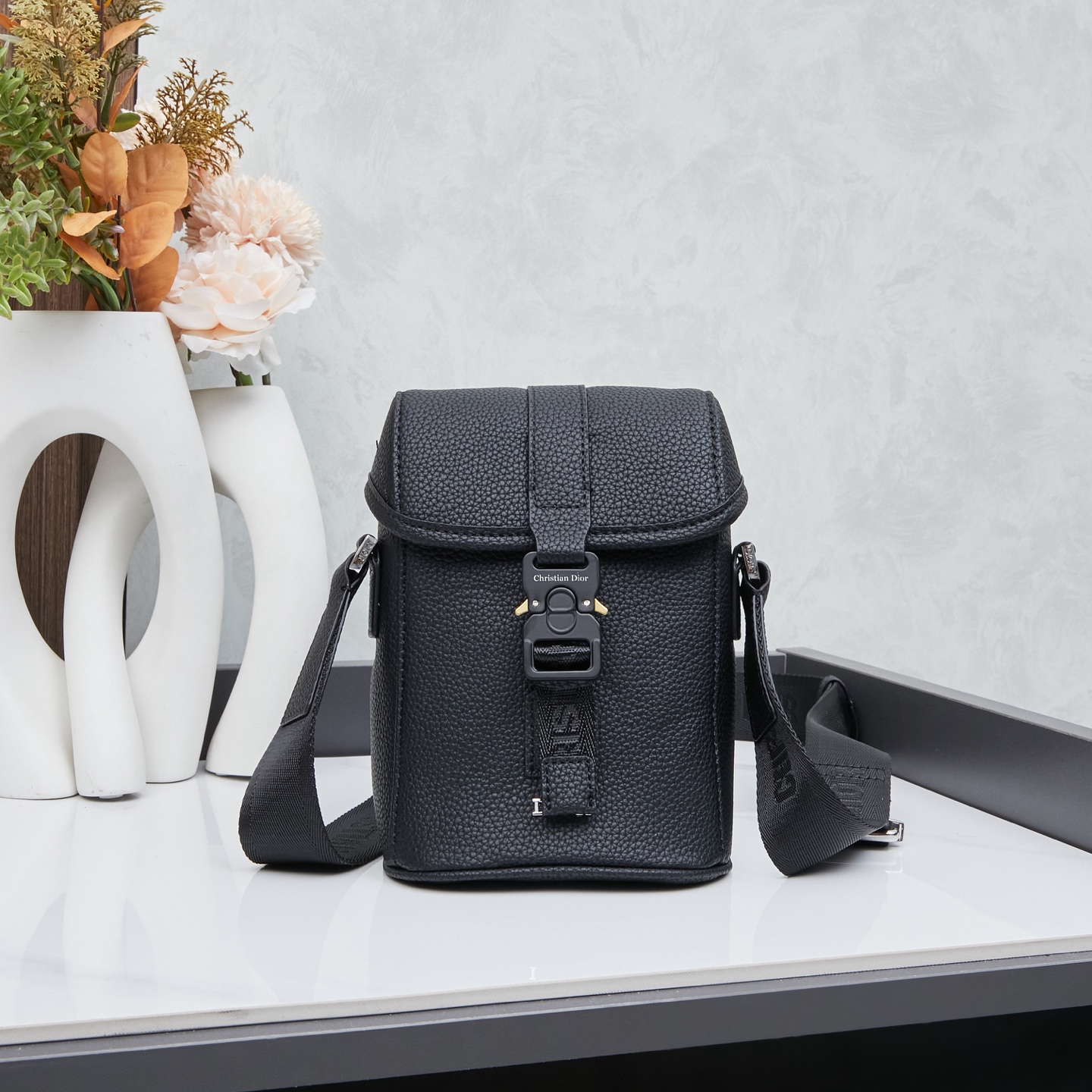 ディオール(Dior)新作 斜 めがけ バッグ  13 x 19 x 7cm