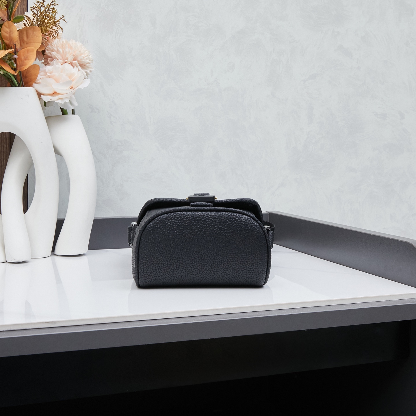 ディオール(Dior)新作 斜 めがけ バッグ  13 x 19 x 7cm
