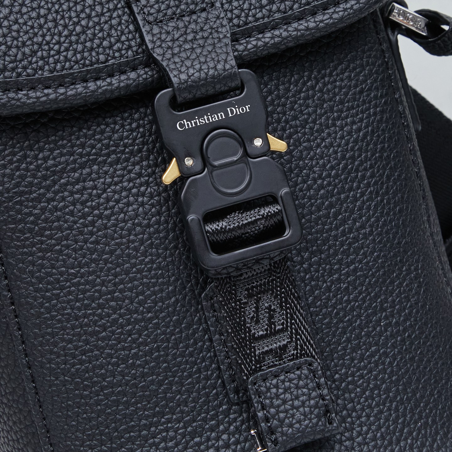 ディオール(Dior)新作 斜 めがけ バッグ  13 x 19 x 7cm
