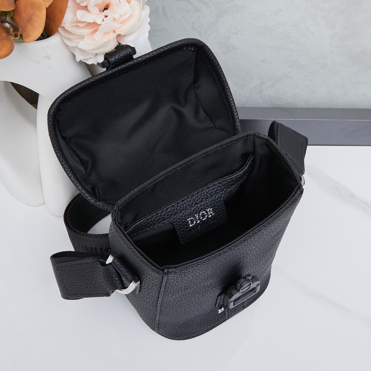 ディオール(Dior)新作 斜 めがけ バッグ  13 x 19 x 7cm
