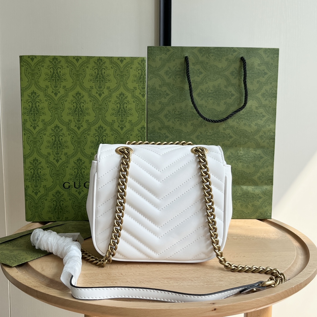 グッチ(GUCCI) GG 斜 めがけ バッグ 18X13.5X8cm