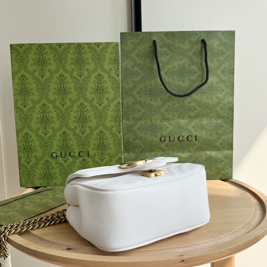 グッチ(GUCCI) GG 斜 めがけ バッグ 18X13.5X8cm
