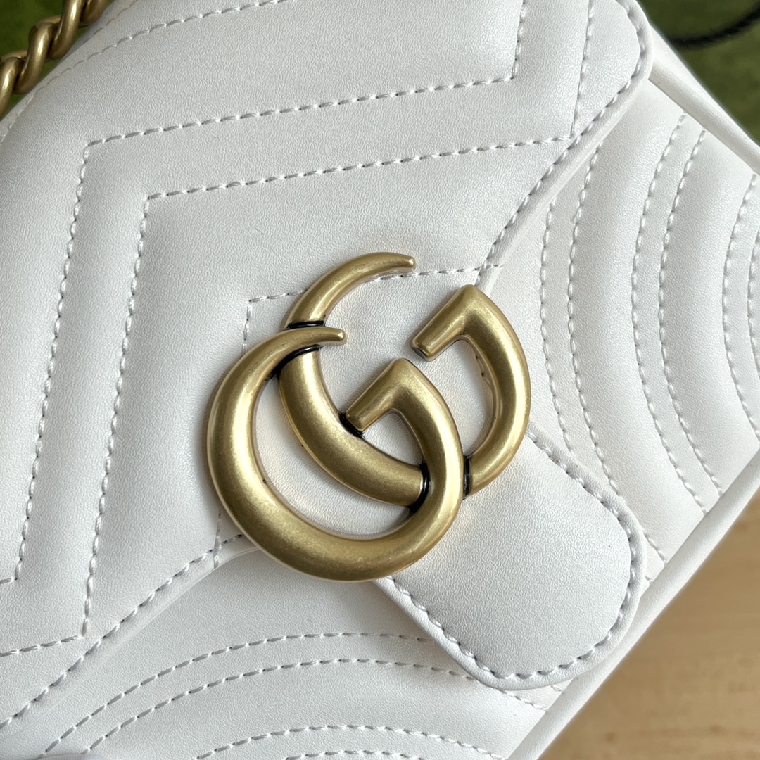 グッチ(GUCCI) GG 斜 めがけ バッグ 18X13.5X8cm
