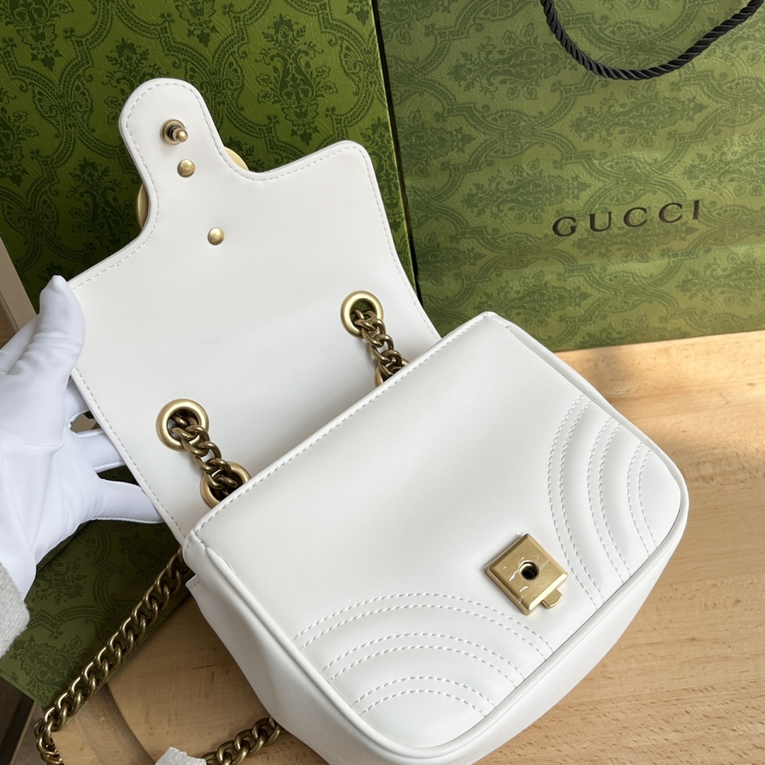 グッチ(GUCCI) GG 斜 めがけ バッグ 18X13.5X8cm