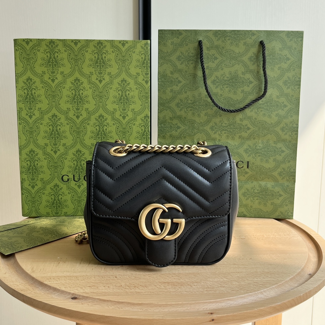 グッチ(GUCCI) GG 斜 めがけ バッグ 18X13.5X8cm