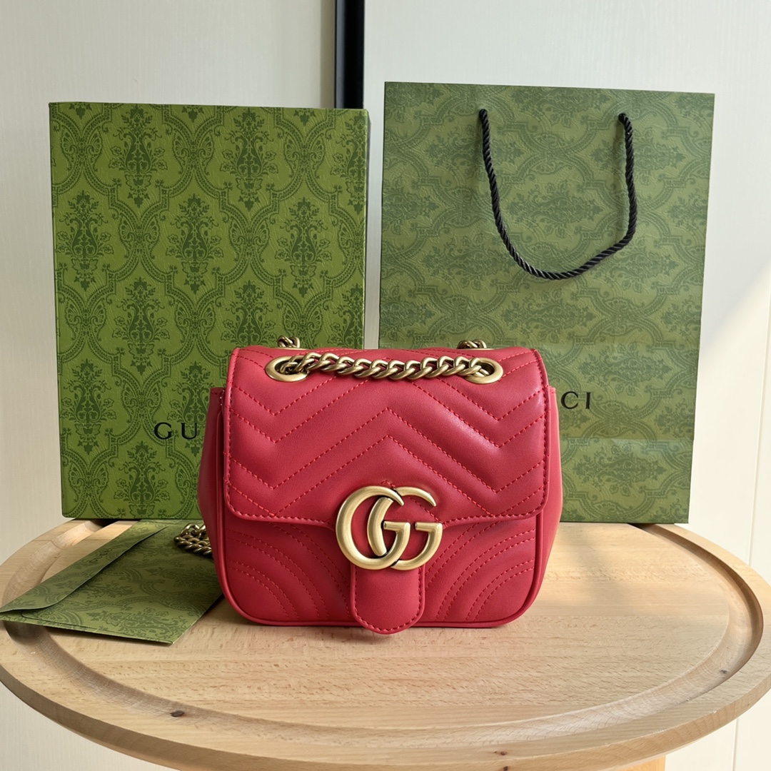 グッチ(GUCCI) GG 斜 めがけ バッグ 18X13.5X8cm