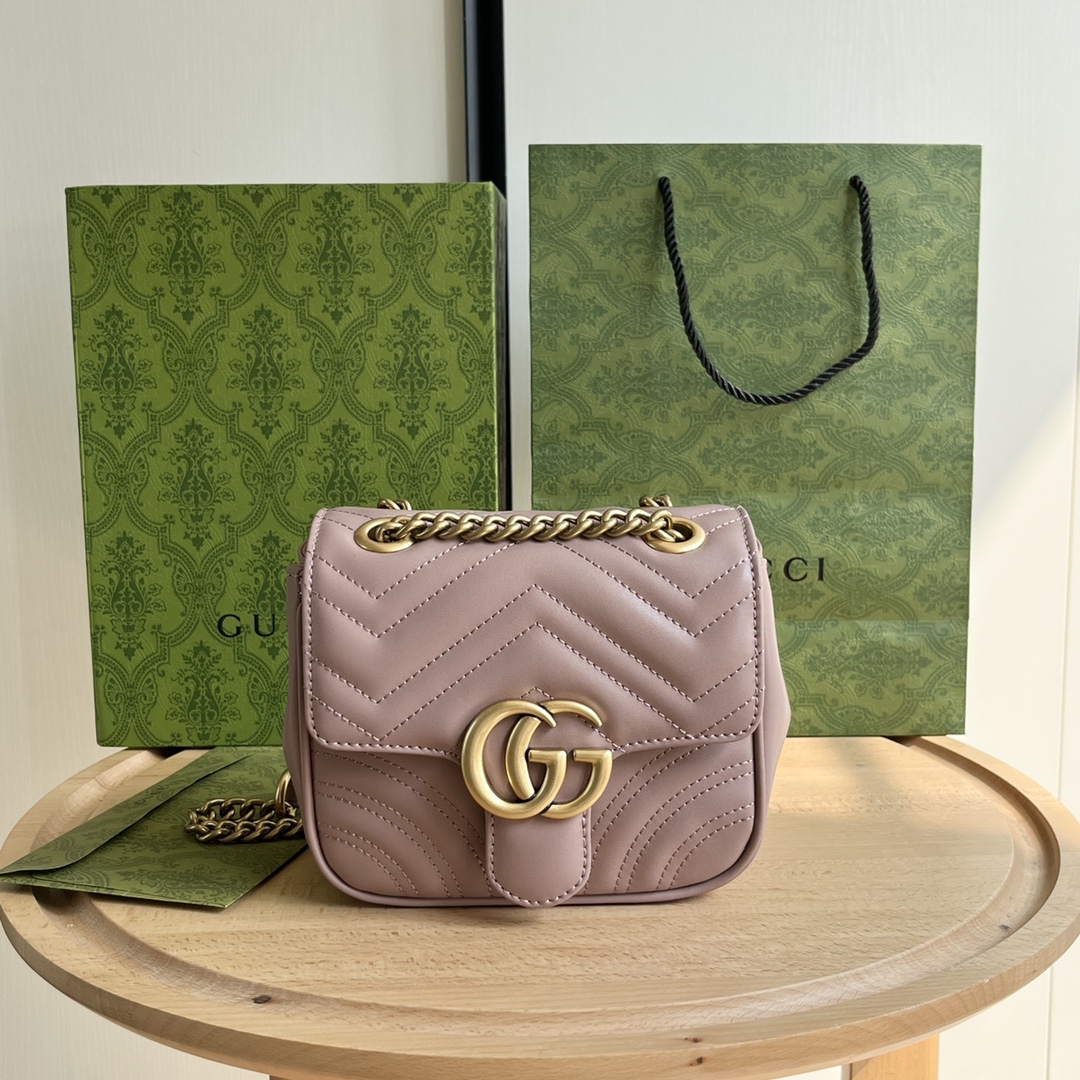 グッチ(GUCCI) GG 斜 めがけ バッグ 18X13.5X8cm