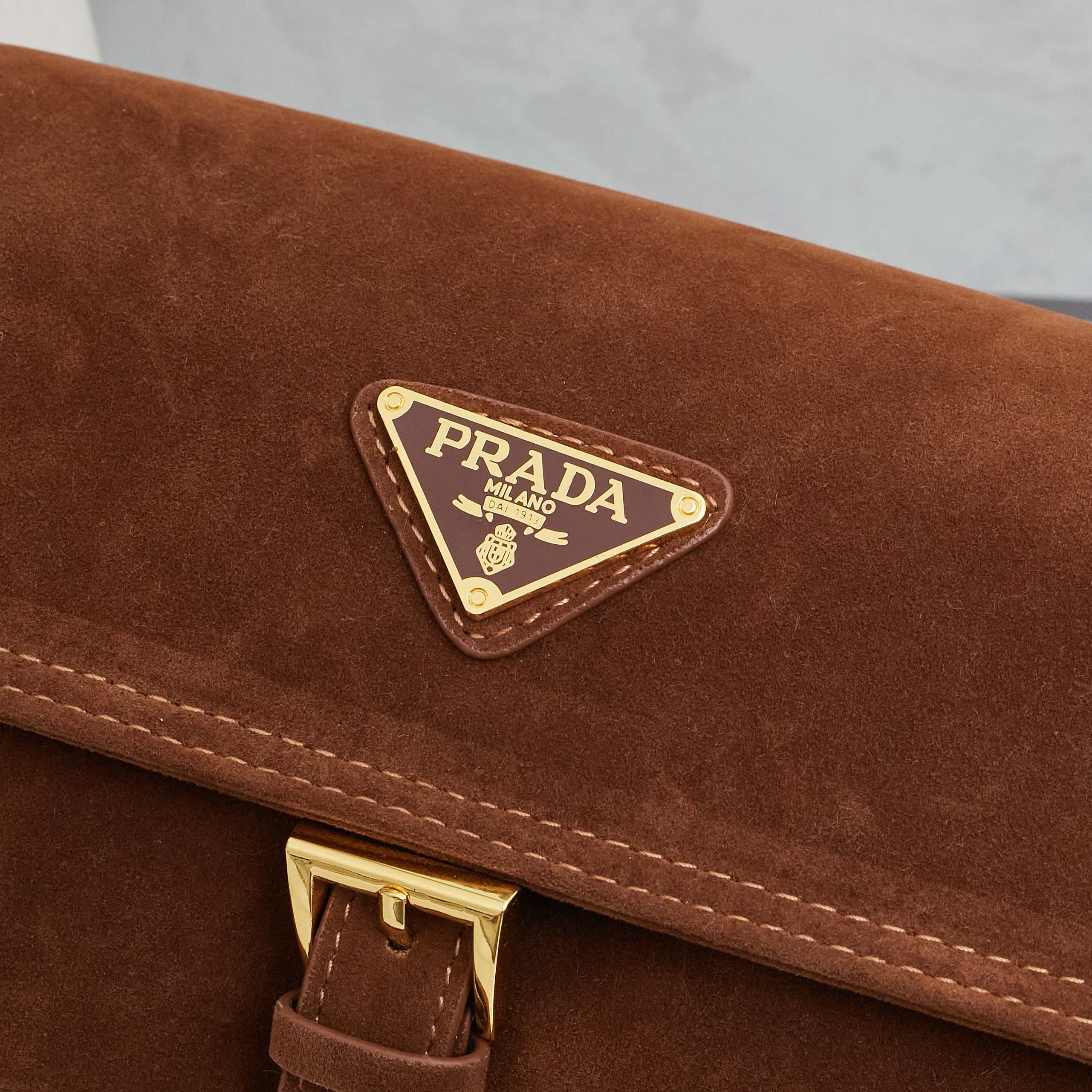 PRADA(プラダ) スエード 肩掛け バッグ 22x14x10cm