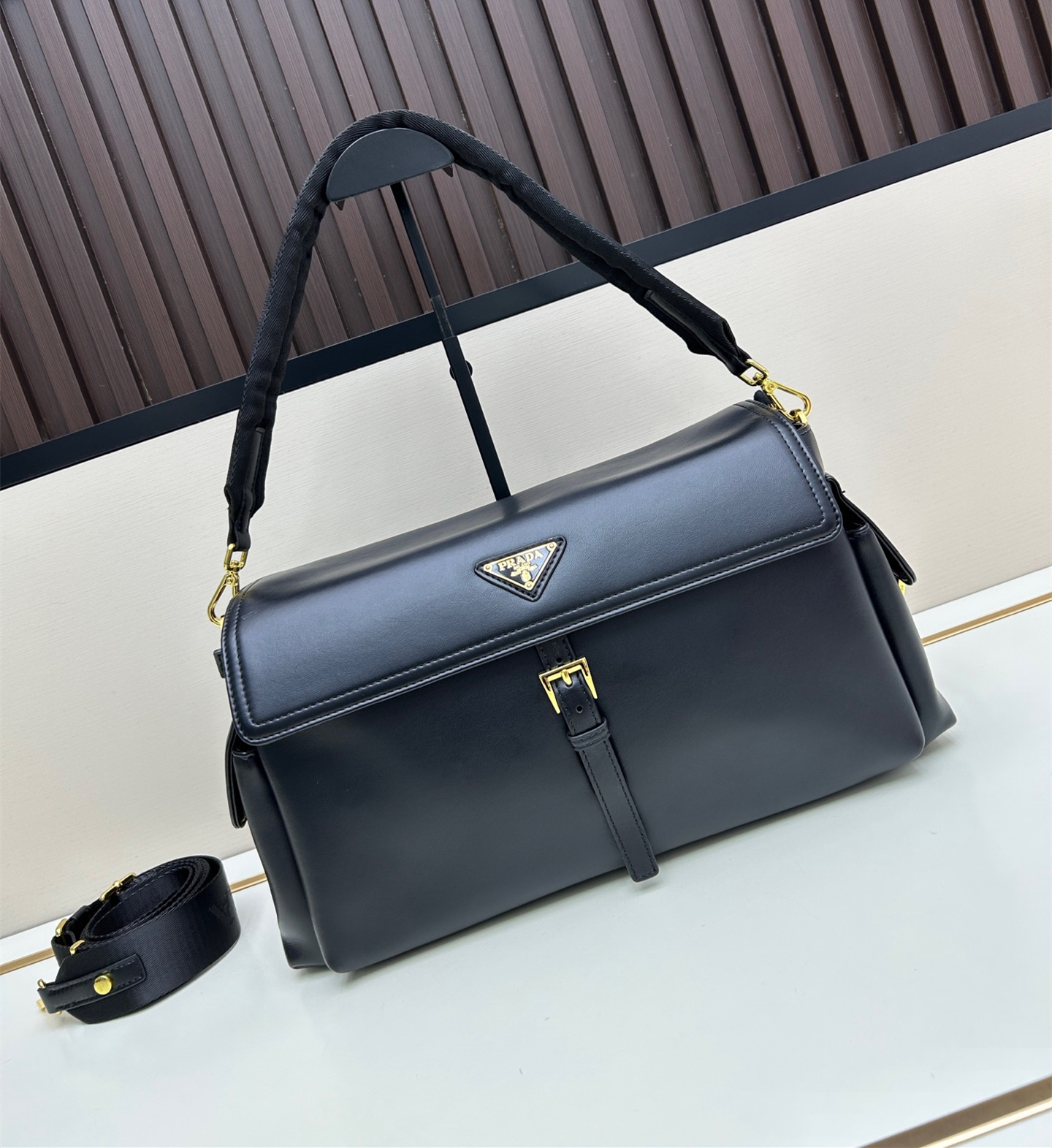 PRADA(プラダ)  革 肩掛け バッグ 27x19x14cm