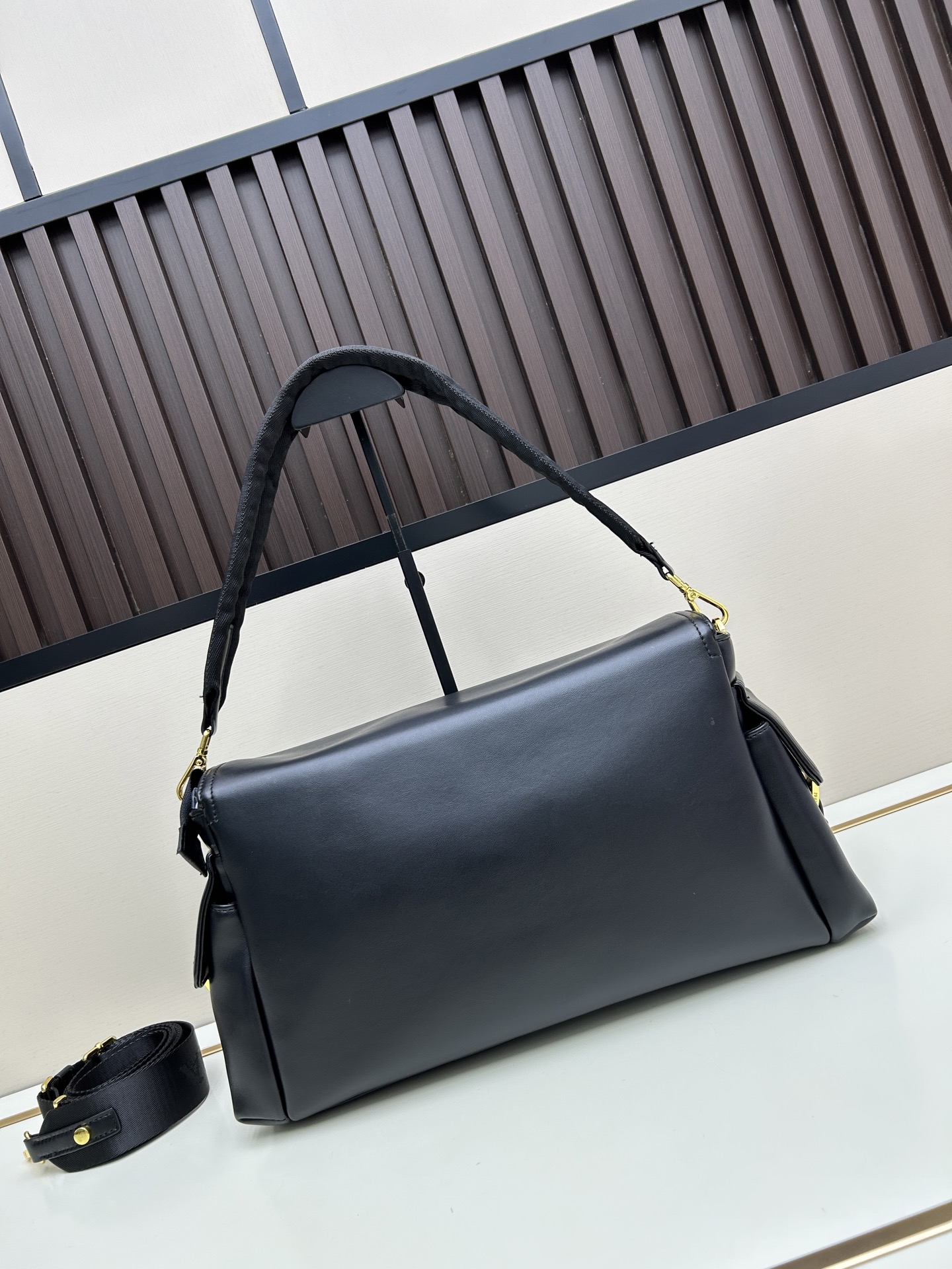 PRADA(プラダ)  革 肩掛け バッグ 27x19x14cm