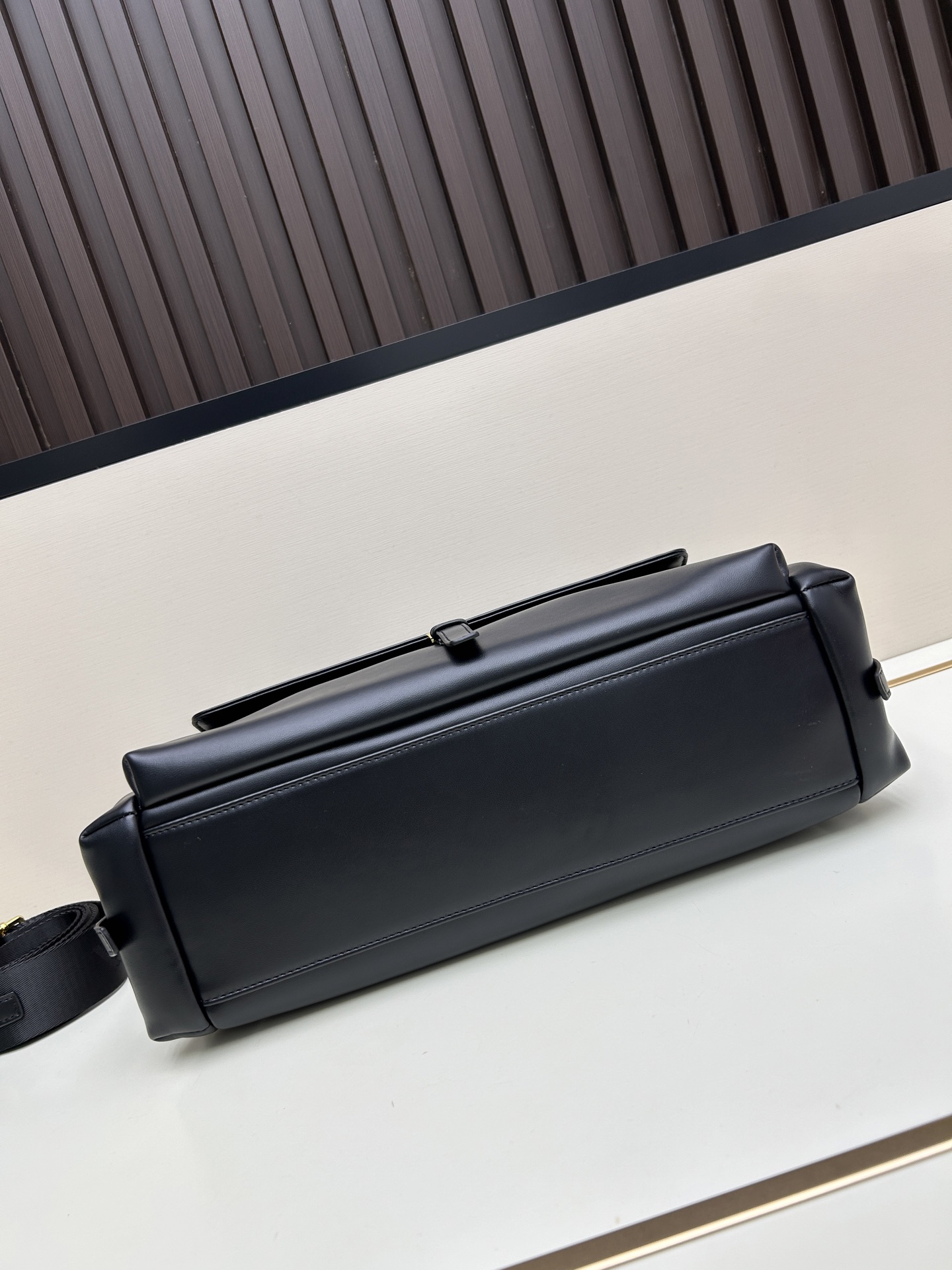 PRADA(プラダ)  革 肩掛け バッグ 27x19x14cm