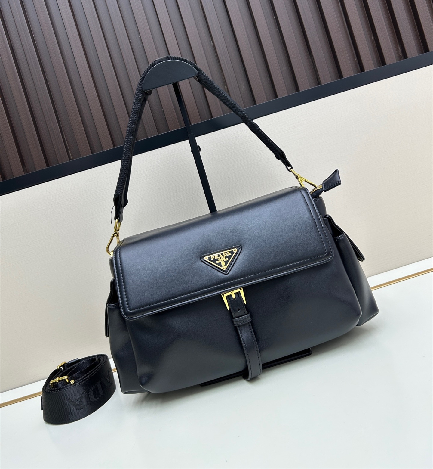 PRADA(プラダ)  革 肩掛け バッグ 30x14x10cm