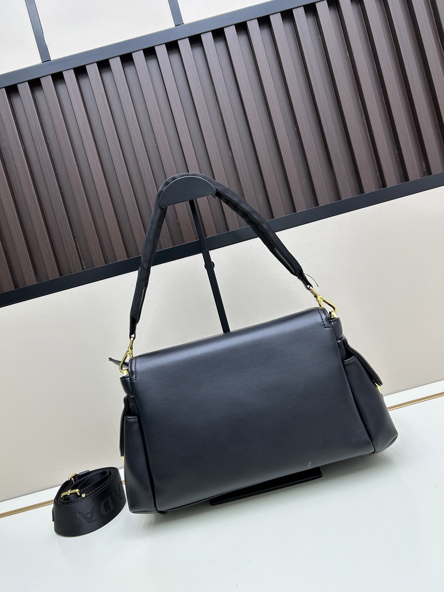 PRADA(プラダ)  革 肩掛け バッグ 30x14x10cm