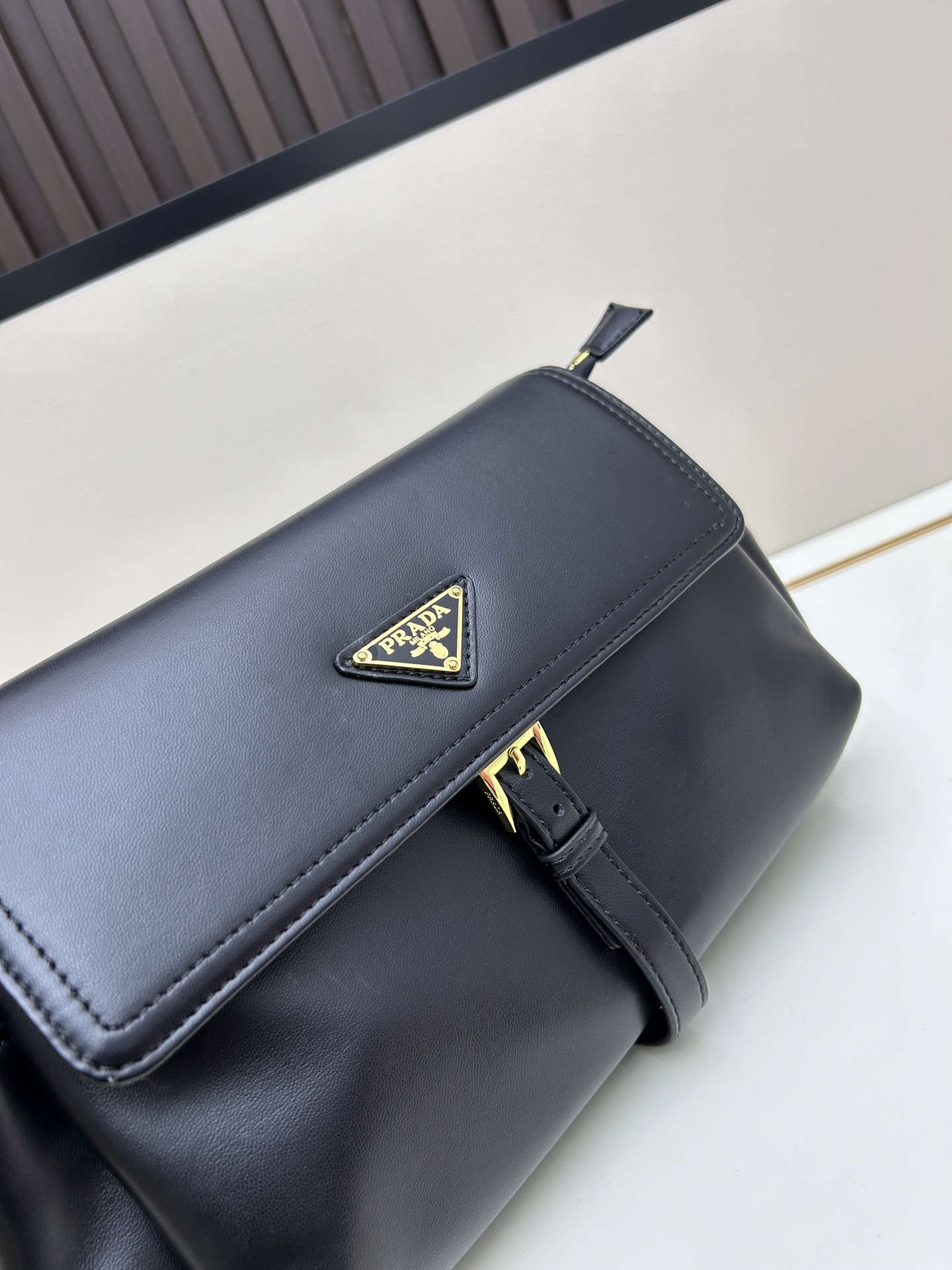PRADA(プラダ)  革 肩掛け バッグ 30x14x10cm