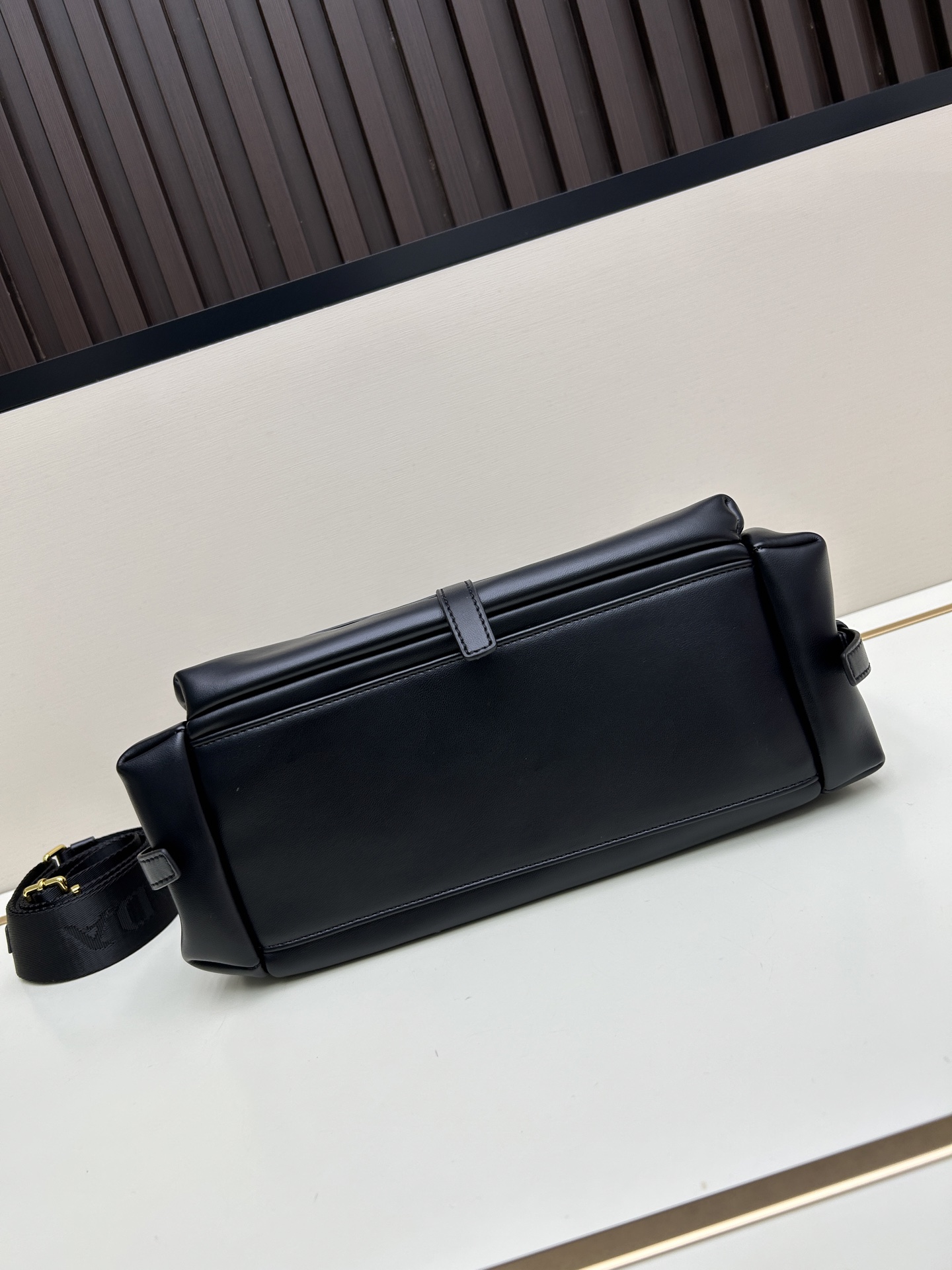PRADA(プラダ)  革 肩掛け バッグ 30x14x10cm