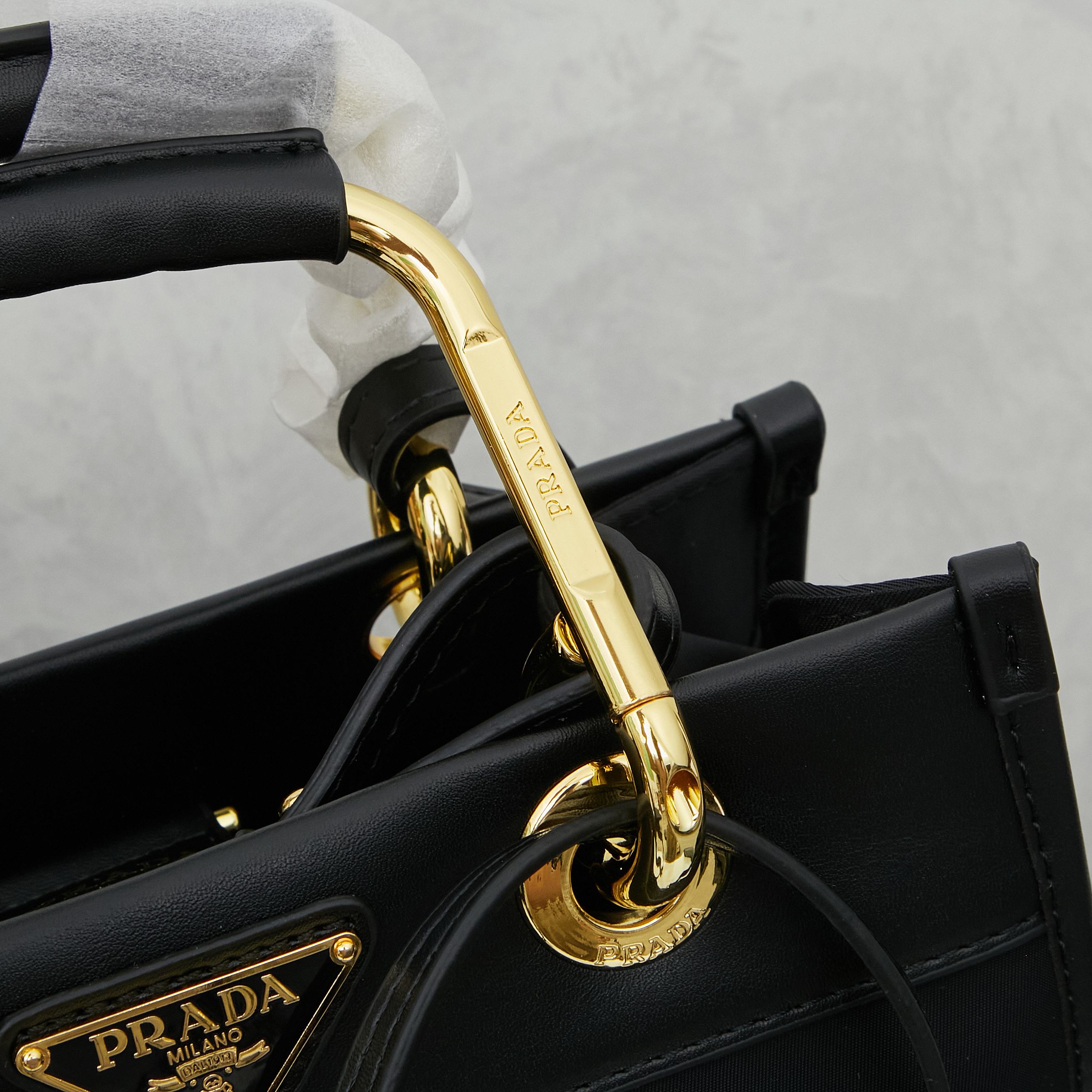 PRADA(プラダ)  トート バッグ 黒 23x28x15cm